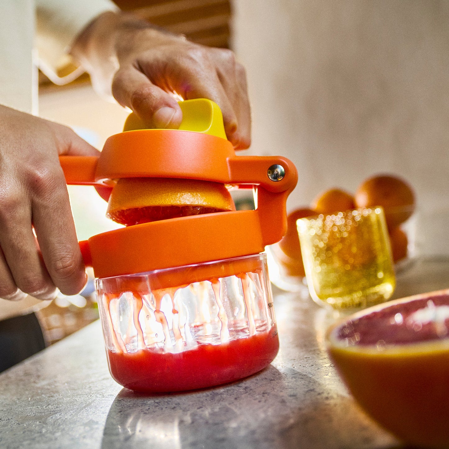 Joseph Joseph JuiceMax Plus Dual-Action Orange Citrus Press with Measuring Cup