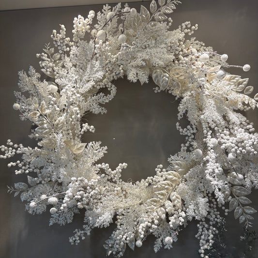 White Sparkle Berry Wreath 64cm